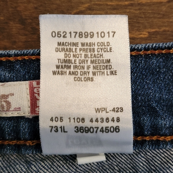 Levi's early 2000's 515 straight fit Mid-rise jean shorts, size 4 - Picture 6 of 6